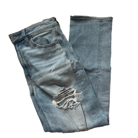 American Eagle Outfitters Denim - American Eagle Outfitters Light Blue High Rise Mom Straight Jeans size women’s 8